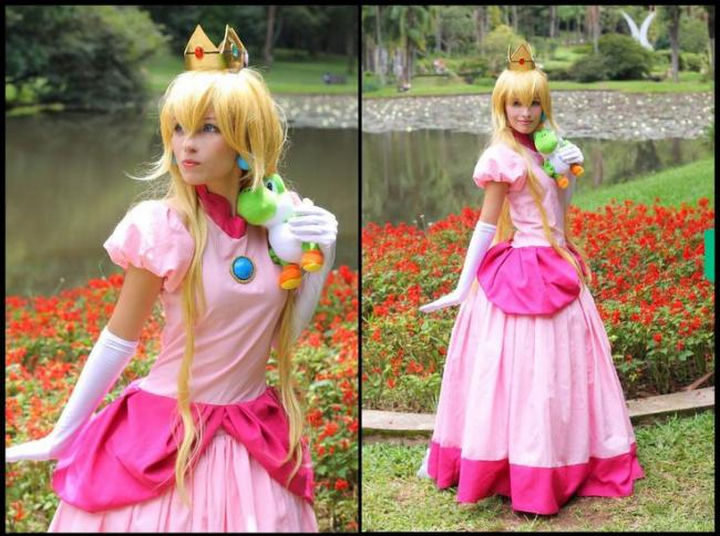 This Princess Peach costume is so pretty!