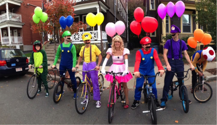 Another great group costume of Mario Kart battle mode!