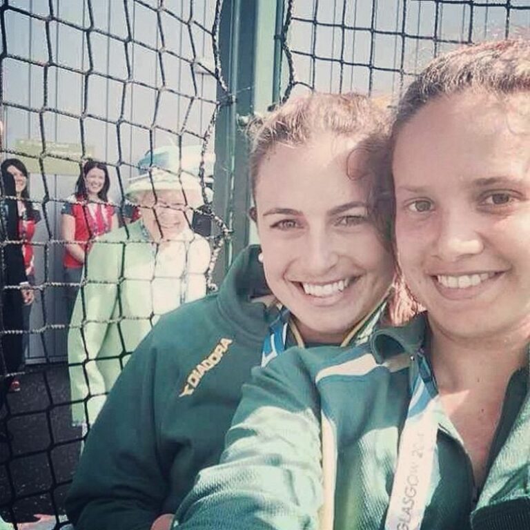 31 Best Celebrity Photobombs Fans Will Love