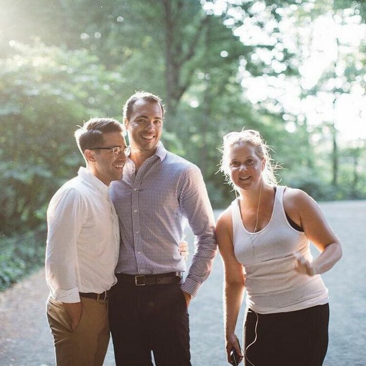 31 Best Celebrity Photobombs Fans Will Love(00)